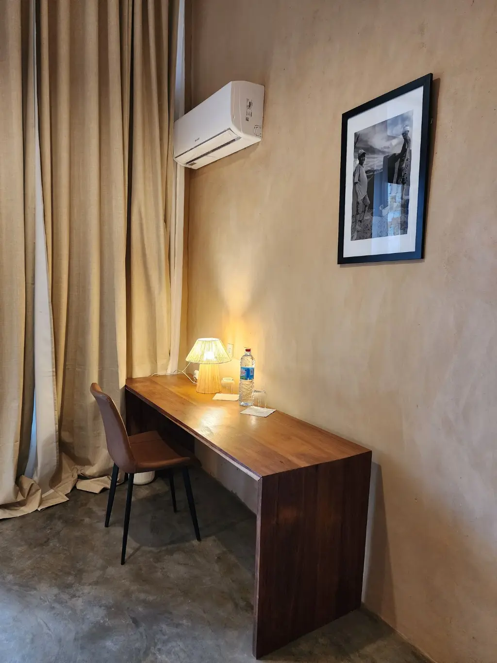 photo bureau de la suite avec la climatisation