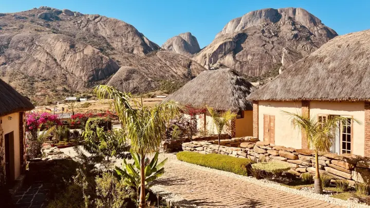 The Anja Reserve Lodge classé n°14 en Afrique aux Tripadvisor Best of the Best 2026 sur la RN7 à Madagascar