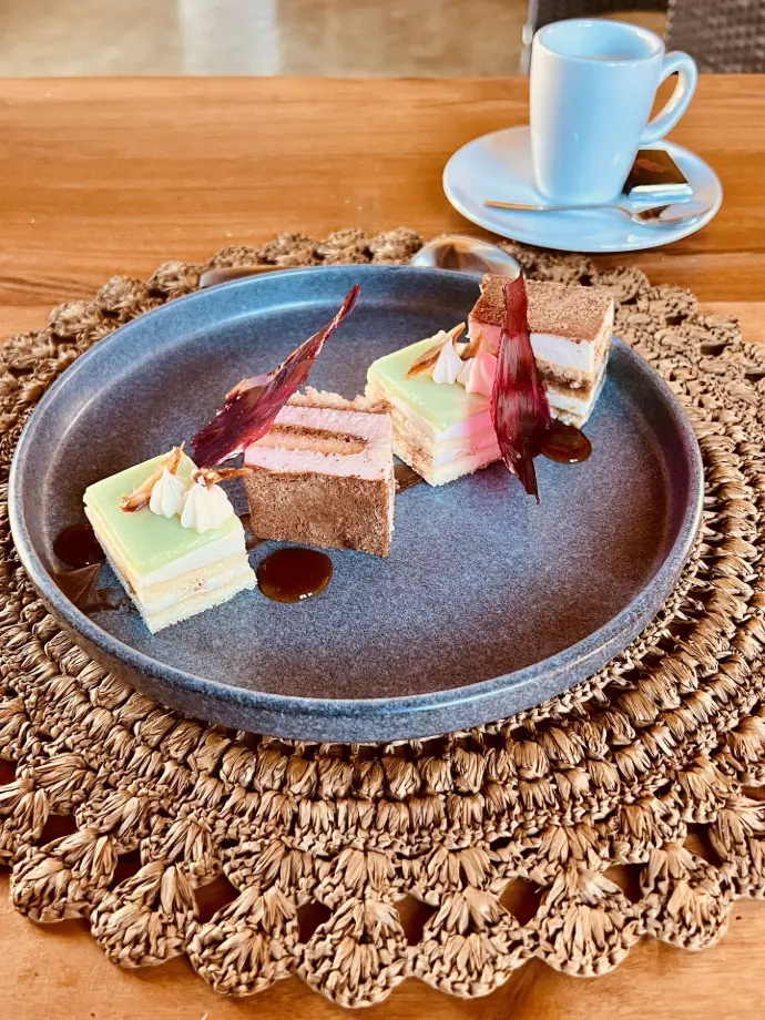 Une cuisine soignée et gourmande, inspirée des produits de Madagascar, au The Mountain View Restaurant. Dessert raffiné servi au The Mountain View Restaurant à Ambalavao